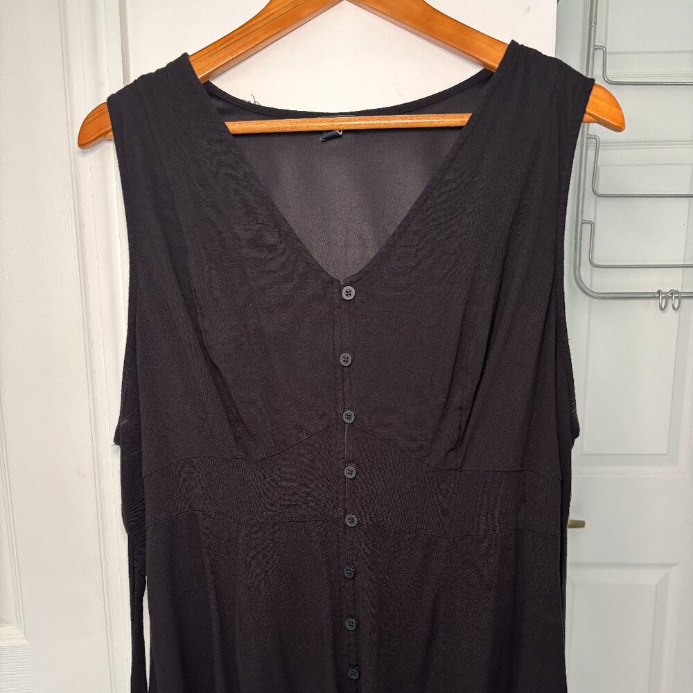 Black Sleeveless Button Front Blouse | Flowy V-Neck Top TORRID